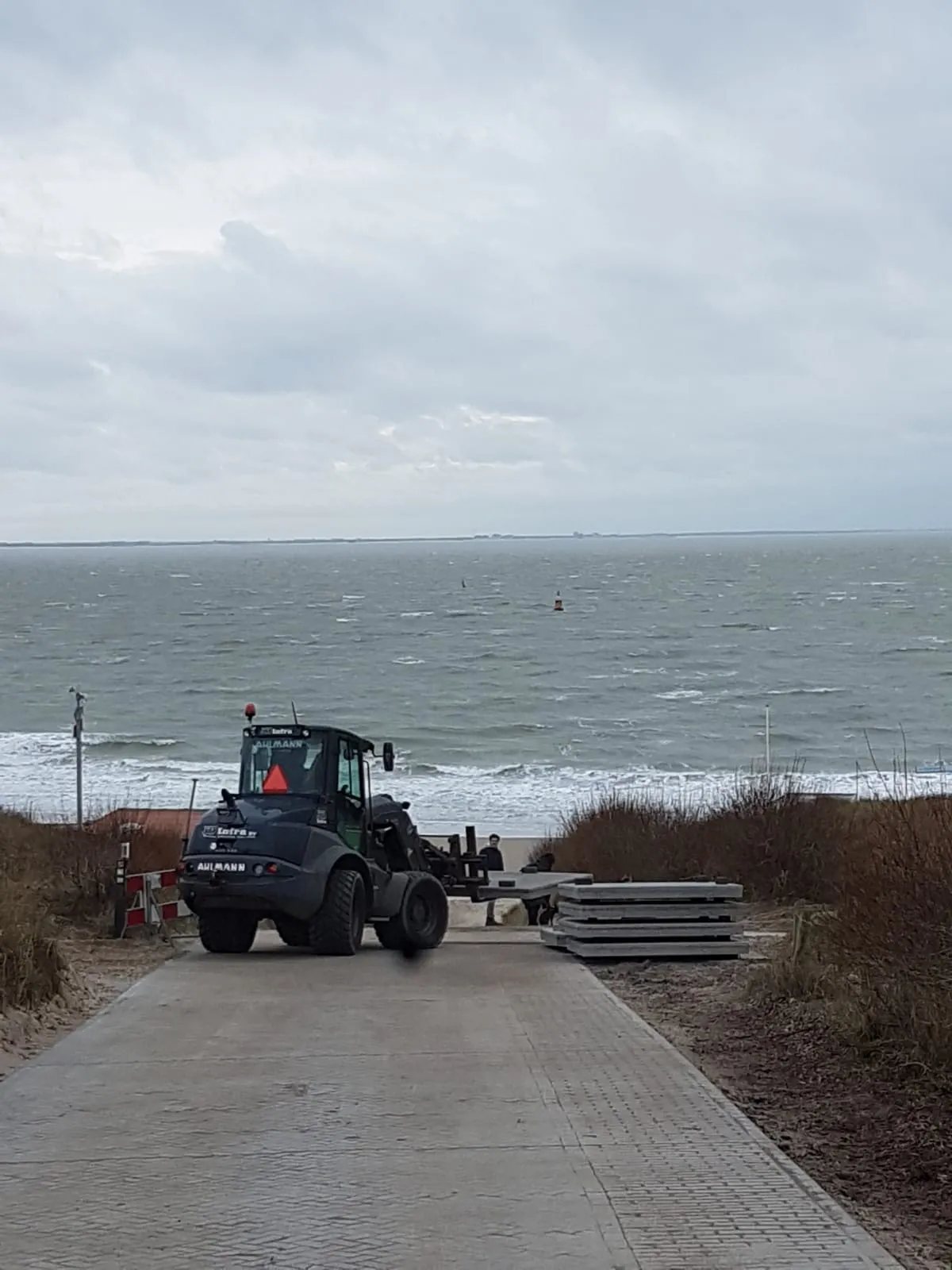 Werk in de duinen aan zee